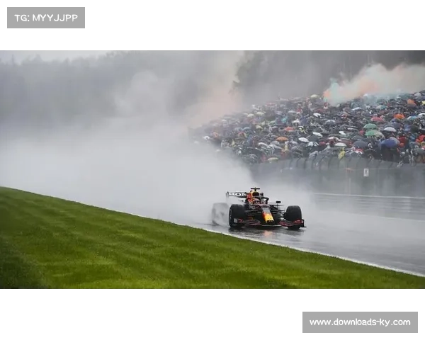 维斯塔潘于铃鹿赛道雨战中展现控车能力，连续最快圈施加压力